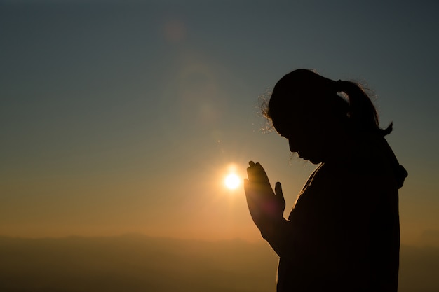 Oraciones matutinas para fortalecer tu conexión espiritual