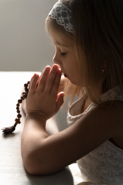 La oración antes de la comunión: Un momento sagrado para conectarte con lo divino y recibir su gracia