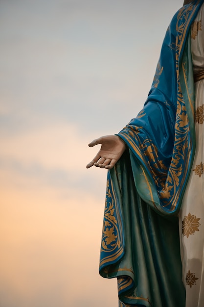 El poder de la oración a la Virgen de la Fe