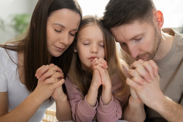 La oración, un poderoso recurso para fortalecer los lazos familiares