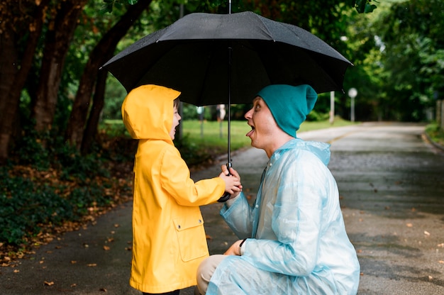Aprende una poderosa oración para mantener la protección en los días de lluvia
