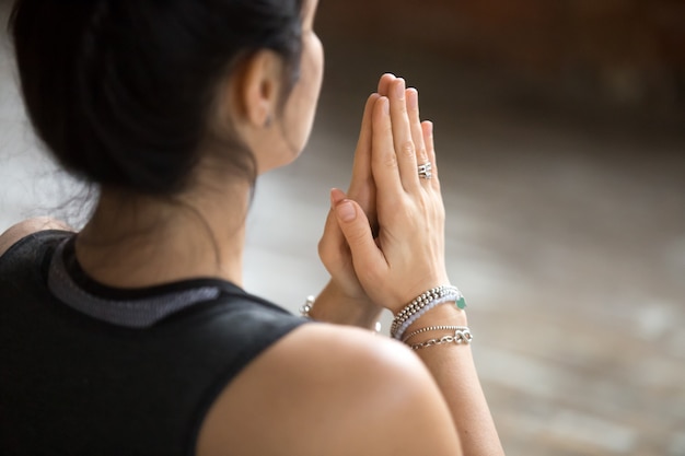 Cómo fortalecer nuestra conexión espiritual a través de la oración