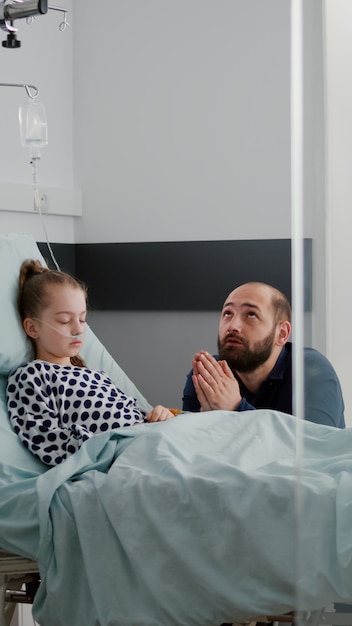 Cómo aplicar la oración para la salud de un niño enfermo terminal de manera efectiva