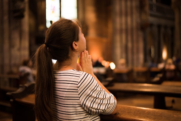 Cómo fortalecer nuestra fe a través de la oración a la Virgen de la Altagracia
