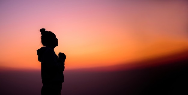 La oración como herramienta poderosa para encontrar protección y cumplir nuestro propósito divino