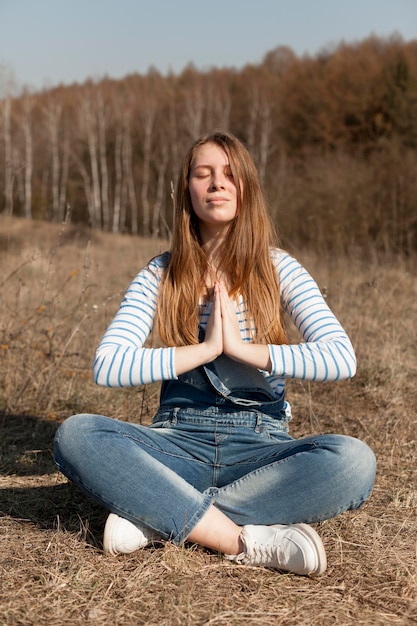 La oración como herramienta para alcanzar la serenidad en la meditación