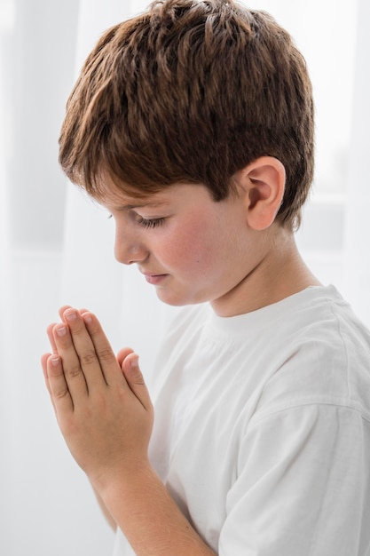 Ejemplos de oraciones poderosas para pedir por la salud de un niño enfermo: Palabras que tocan el corazón de Dios